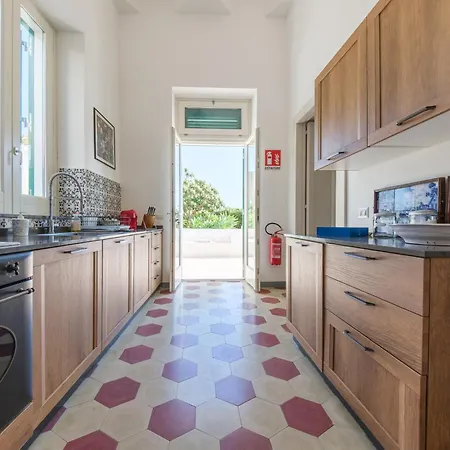 La Casa Bianca * Lípara